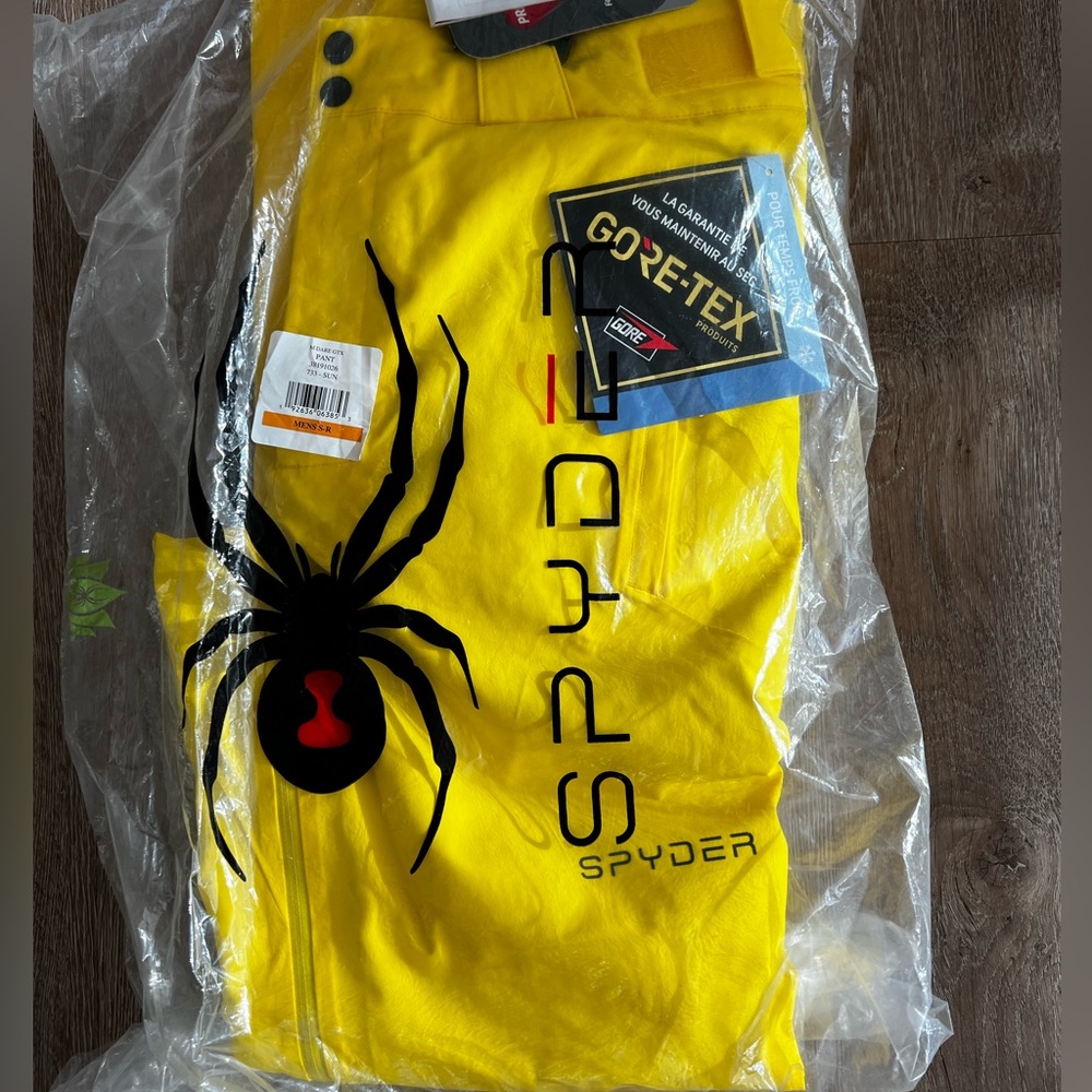 Brand new Spyder men’s sky pants, size S, in wrappers